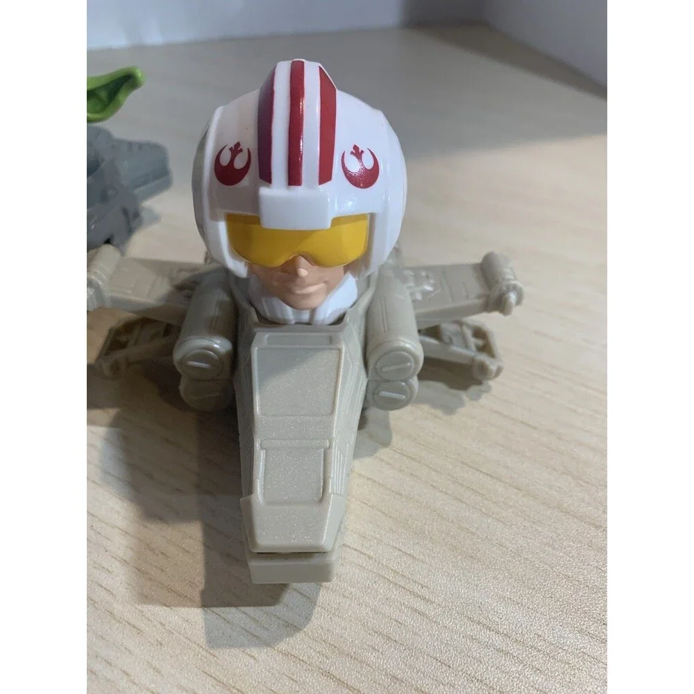 McDonald’s Star Wars 2020 Luke Skywalker Flying X Fighter & Yoda Flyng Destroyer